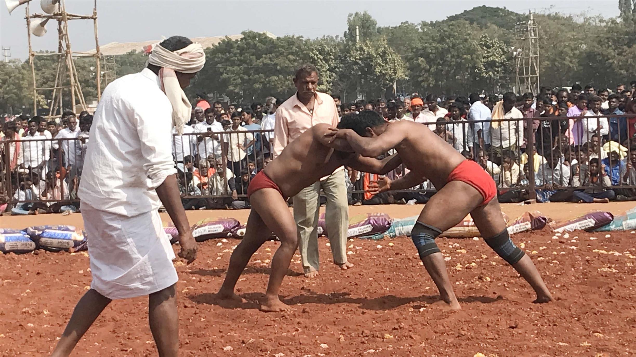 ಕೊಪ್ಪಳ ಜಾತ್ರೆ : ಪುರುಷ - ಮಹಿಳಾ ಕುಸ್ತಿ ಪಂದ್ಯಗಳು