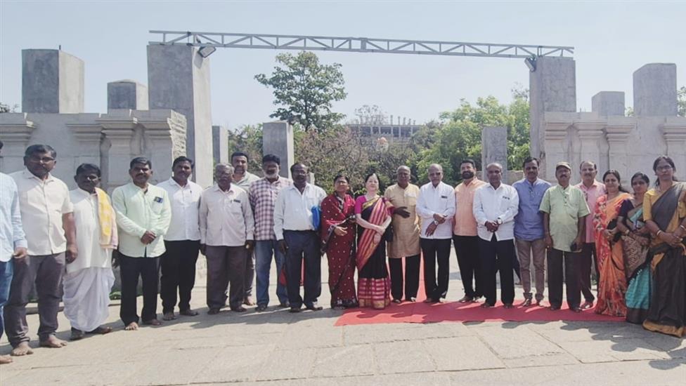 ಫೆ. 24 ಕೊಪ್ಪಳ ಬಂದ್ ಹೋರಾಟ :  ಗವಿಶ್ರಿಯವರ ಭೇಟಿಯಾದ ನಿಯೋಗ