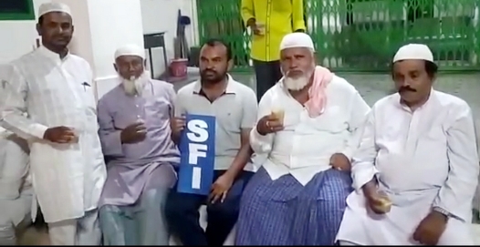 ಸೌಹಾರ್ದ ಯುಗಾದಿ ನಿಮಿತ್ಯ ಮಸ್ಜೀದ್ ನಲ್ಲಿ ಬೇವು ಬೆಲ್ಲ ವಿತರಣೆ