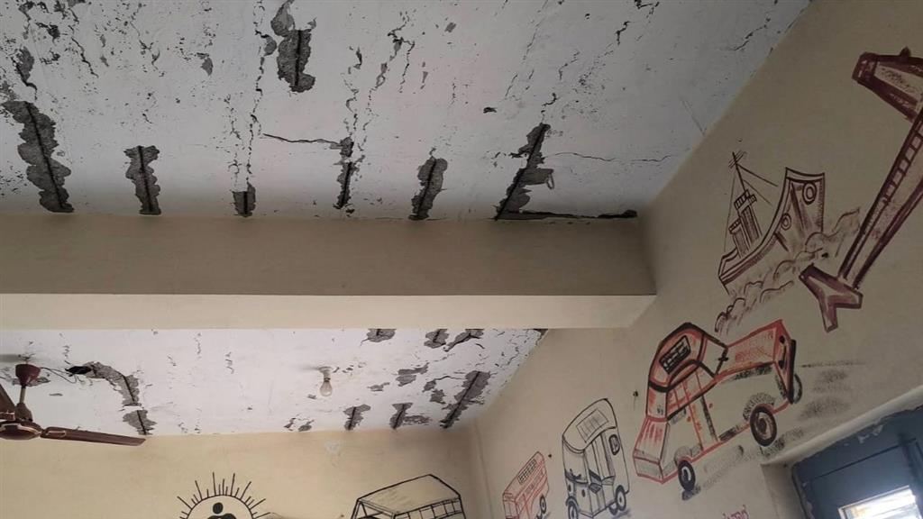 8 ವರ್ಷಕ್ಕೇ ಶಿಥಿಲಗೊಂಡ ಅಂಗನವಾಡಿ ಕಟ್ಟಡ