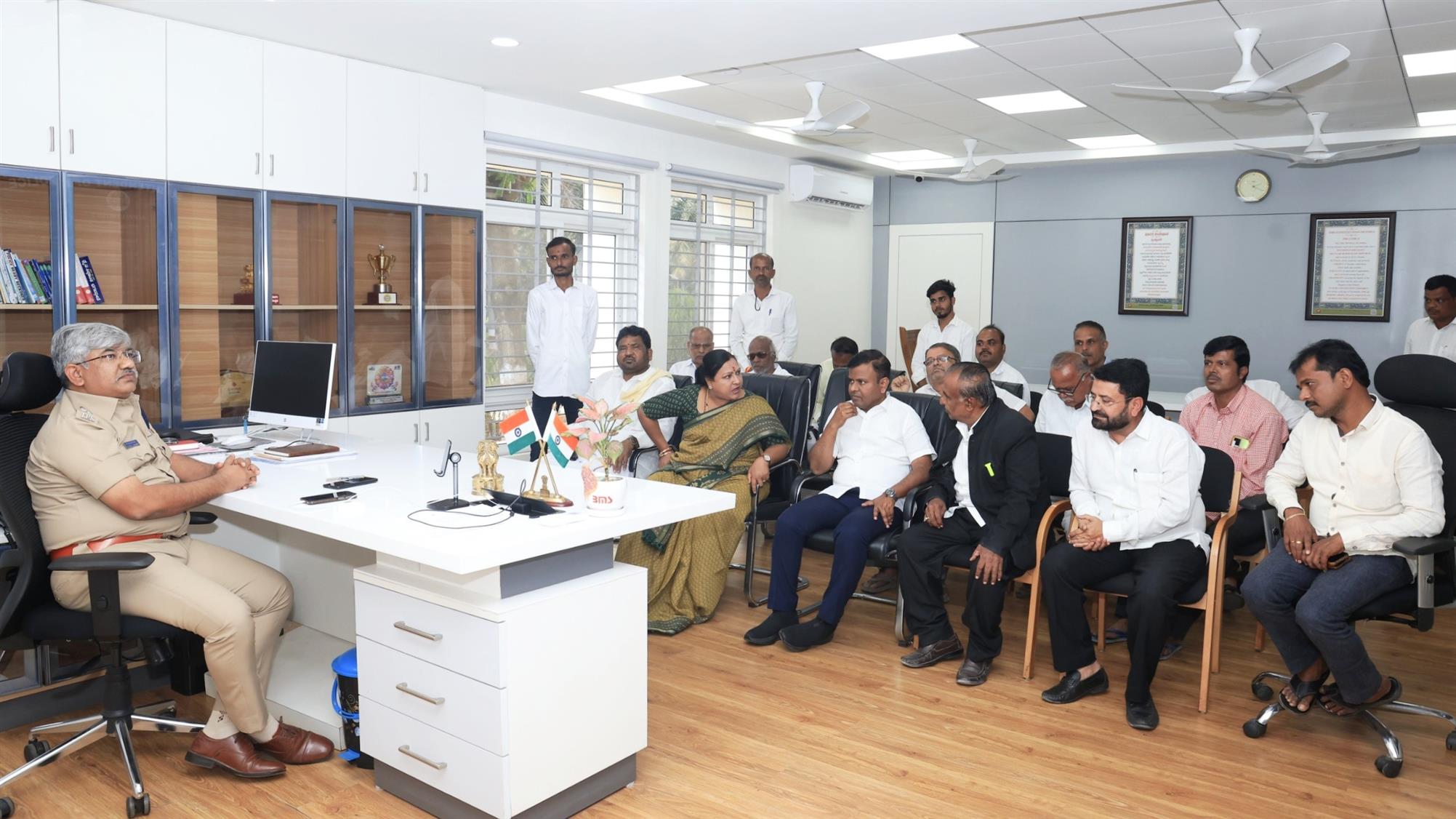 ಹಿಟ್ನಾಳ್ ಶಂಕುಸ್ಥಾಪನೆ ಗಲಾಟೆ:  ಸುಮೊಟೋ ಕೇಸ್‌ಗೆ ಬಿಜೆಪಿ ಒತ್ತಾಯ