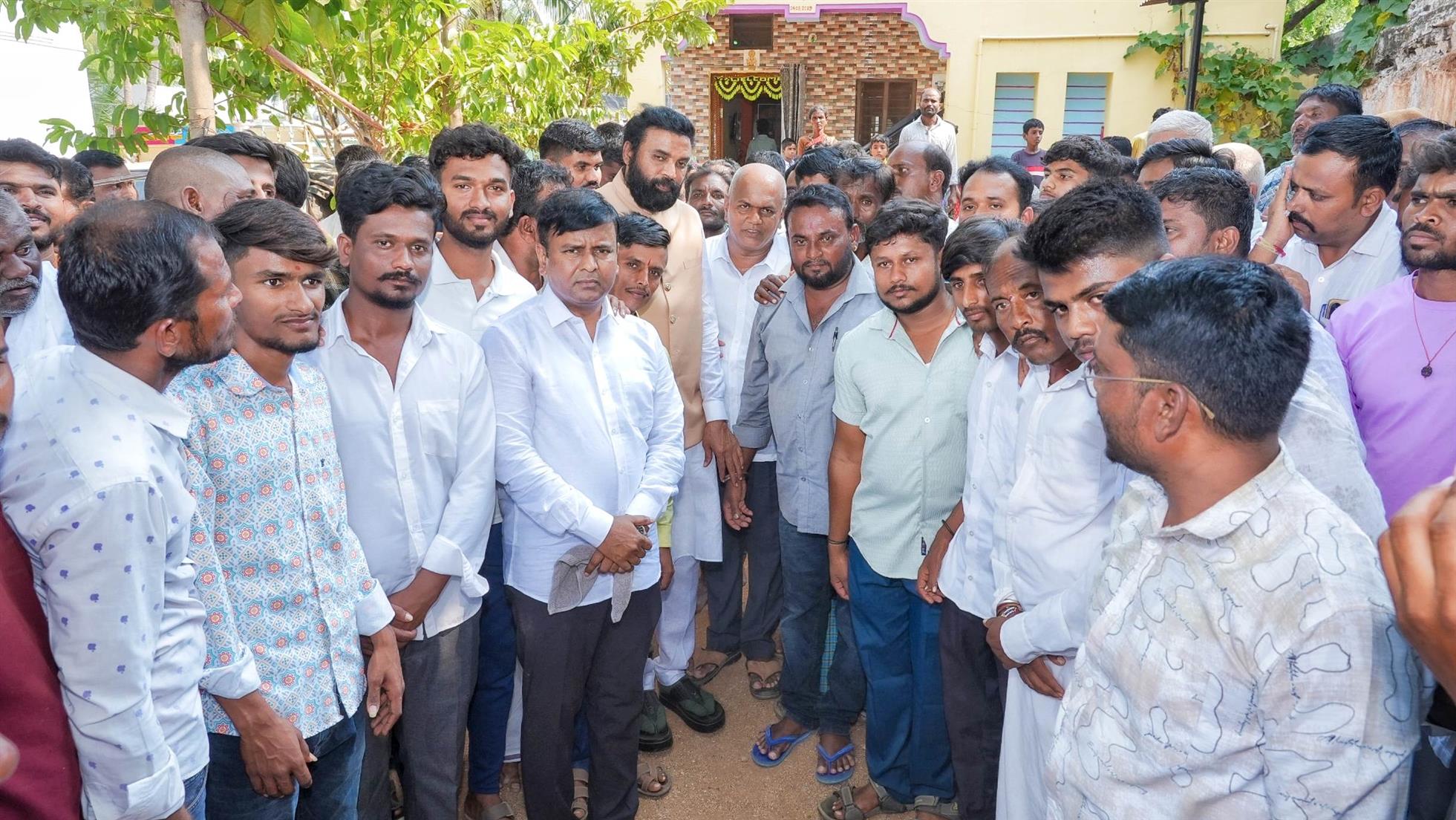 ಪ್ರಶ್ನಿಸುವವರ ಬಾಯಿ ಮುಚ್ಚಿಸಲು ಅಟ್ರಾಸಿಟಿ ಅಸ್ತ್ರ : ಶ್ರೀರಾಮುಲು