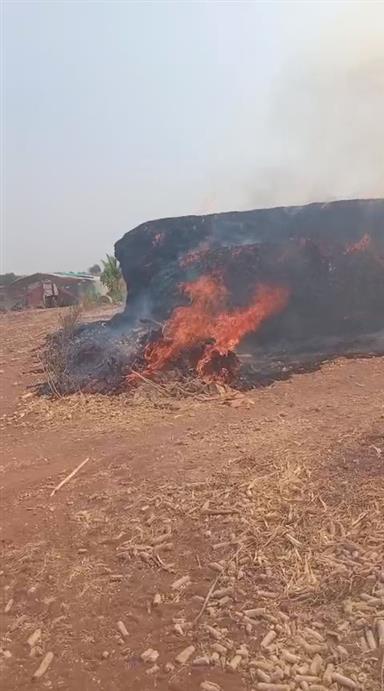 ಕೊಪ್ಪಳ : ಬಣವೆಗಳಿಗೆ ಬೆಂಕಿ ಸಂಪೂರ್ಣ ಭಸ್ಮ