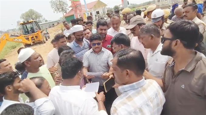 ಕೊಪ್ಪಳ : ಗುಲಾಬ್ ಷಾ ವಲಿ  ದರ್ಗಾ ರಸ್ತೆ ವಿವಾದ