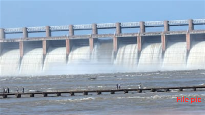 ತುಂಗಭದ್ರಾ ಡ್ಯಾಂನಿಂದ ವಿವಿಧ ಕಾಲುವೆಗಳಿಗೆ ನೀರು