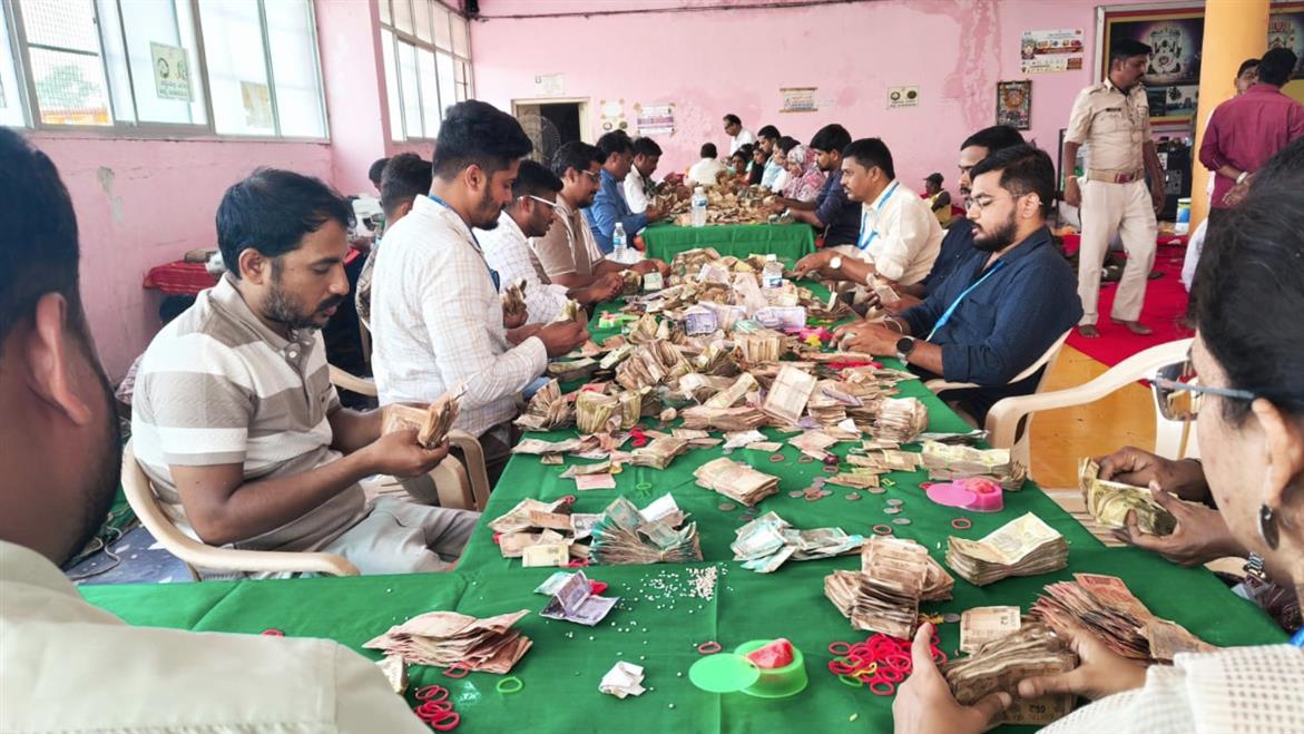 ಶ್ರೀ  ಹುಲಿಗೆಮ್ಮ ದೇವಿ ಹುಂಡಿ ಎಣಿಕೆ: ₹47.45 ಲಕ್ಷ ಸಂಗ್ರಹ