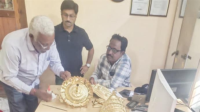 ಅಂಜನಾದ್ರಿಗೆ ಅರ್ಪಿಸಿದ ಆಭರಣದಲ್ಲಿ ಚಿನ್ನಲೇಪಿತ ತಾಮ್ರ ?