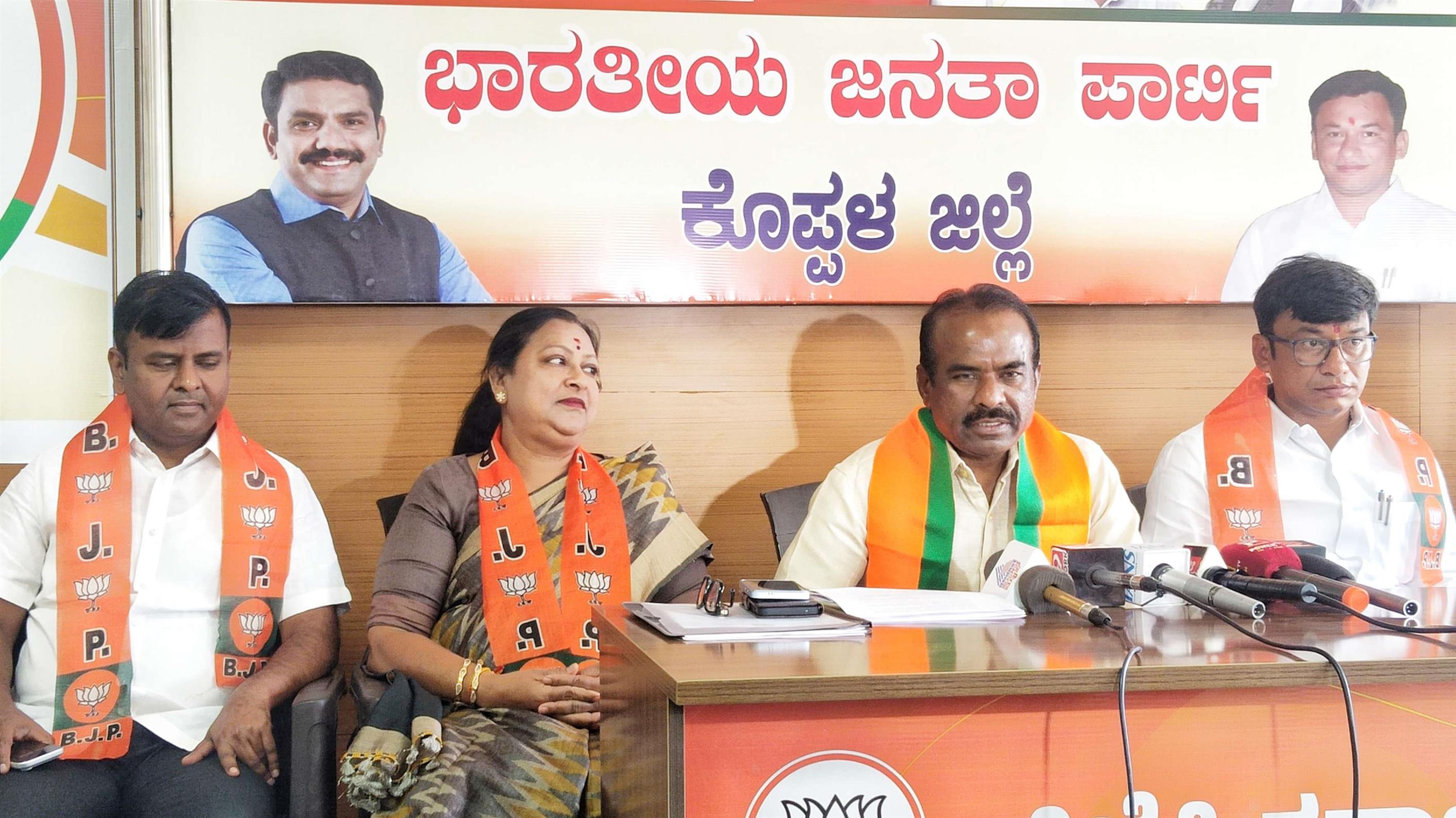 ದೇಶದ ಶ್ರೀಮಂತ ಸಿಎಂ; ರೈತರಿಗೆ ₹2500 ಮಾತ್ರವೇ? : ರವಿಕುಮಾರ್