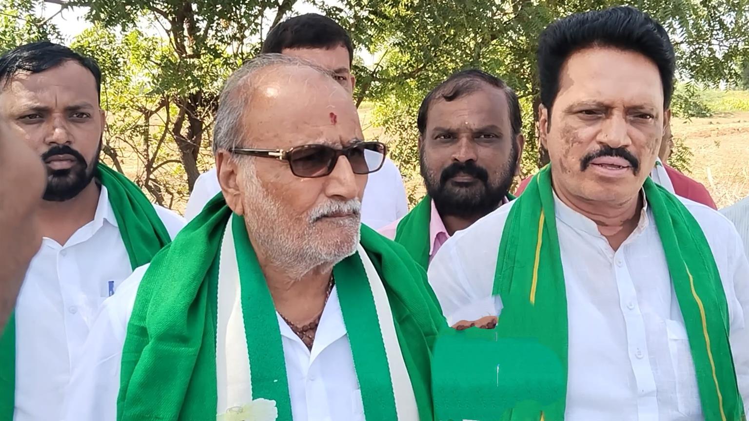ಹಸಿರು ಟಾವಲ್ ಹಾಕಿಕೊಂಡು ಭಾಷಣ ಮಾಡಿದರೆ ಸಾಲದು