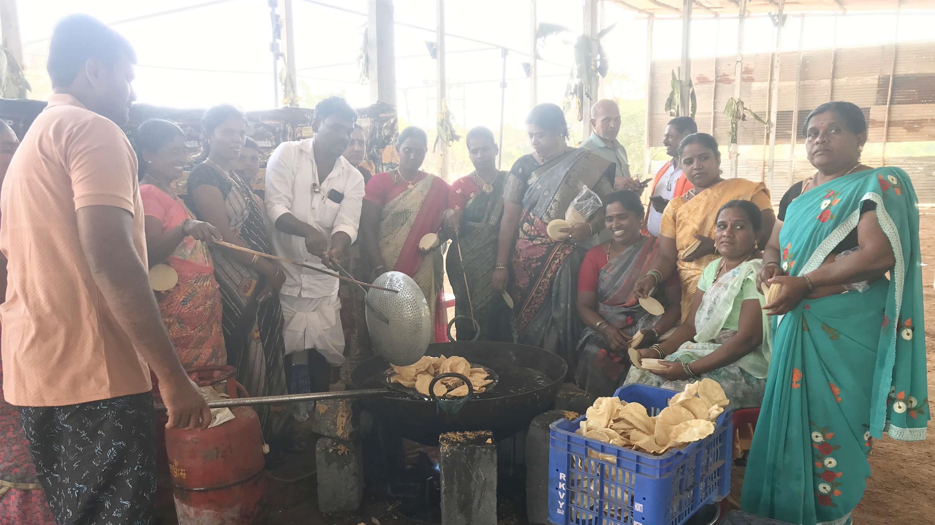 ಕೊಪ್ಪಳ ಜಾತ್ರೆ ಮಹಾದಾಸೋಹದಲ್ಲಿ 5 ಲಕ್ಷ  ಹಪ್ಪಳ