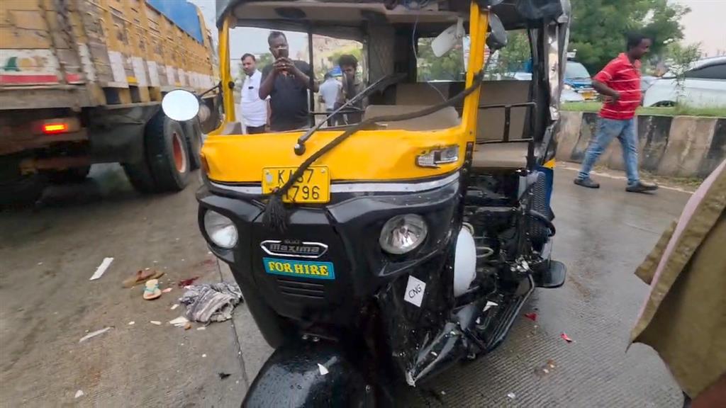 ಬಸ್ ಆಟೋ ಡಿಕ್ಕಿ ಮೂವರು ಗಾಯಾಳು ಕಿಮ್ಸ್ ಗೆ