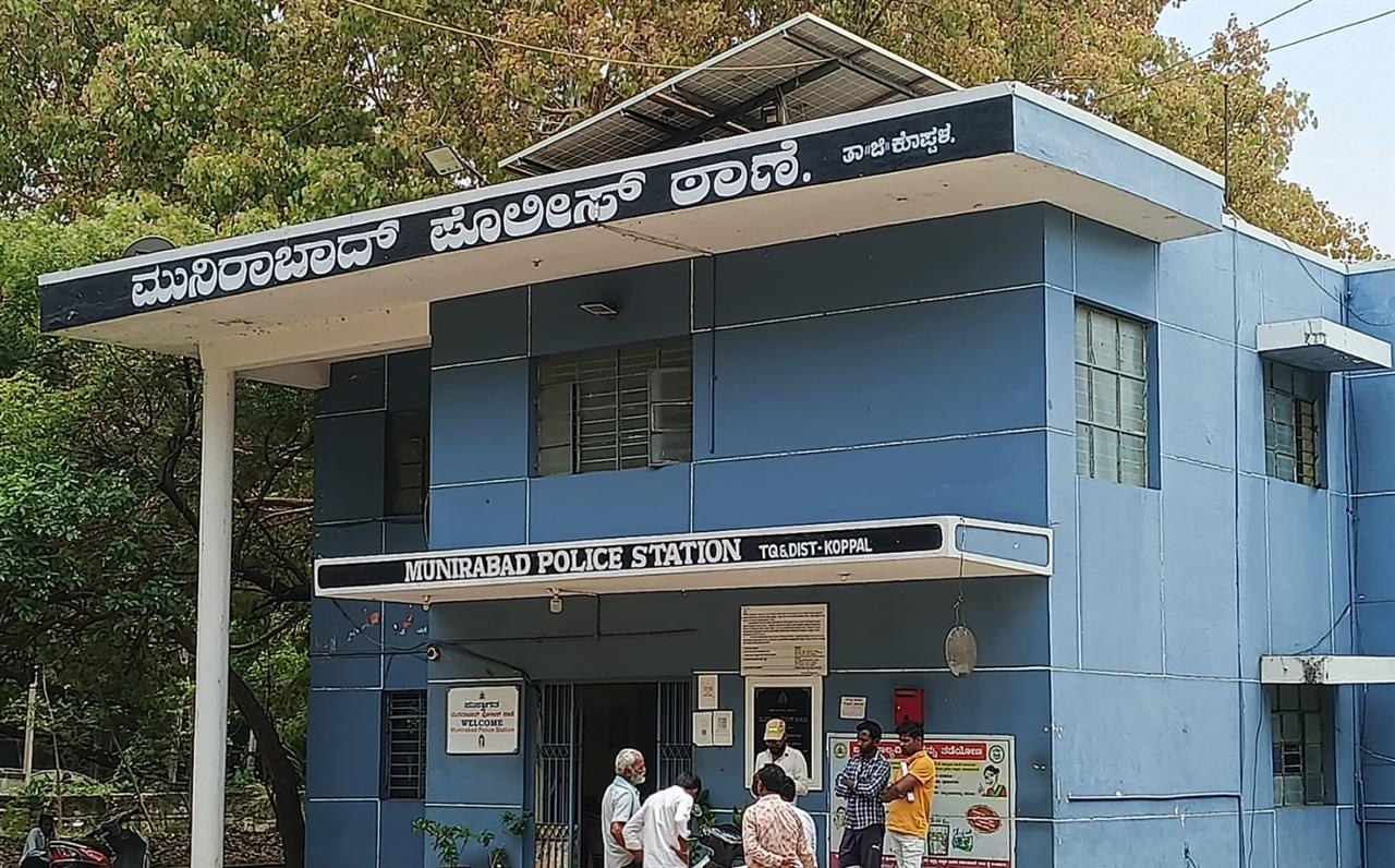 ಮುನಿರಾಬಾದ್: ಕರ್ತವ್ಯದಲ್ಲಿದ್ದ ಎಎಸ್ಐಗೆ ಕ್ಯಾಂಟರ್ ಡಿಕ್ಕಿ; 