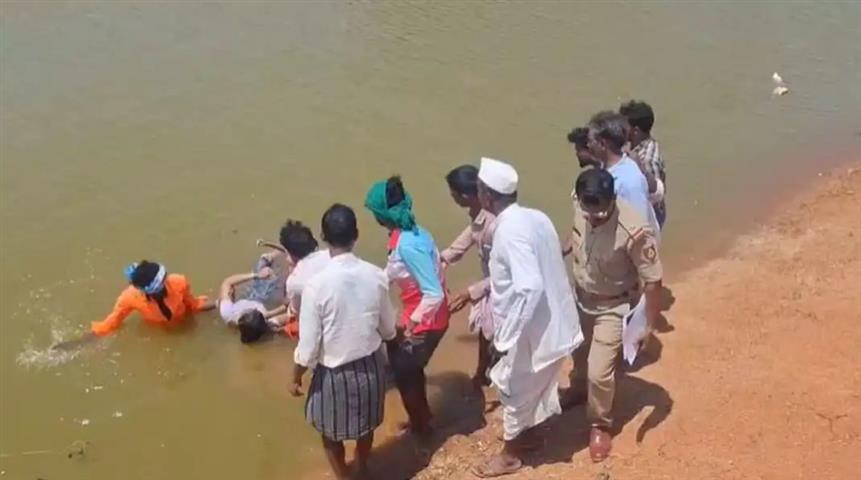 ಕೊಪ್ಪಳ: ಕೌಟುಂಬಿಕ ಕಲಹದ ಕಿಚ್ಚಿಗೆ ಮೂರು ಜೀವಗಳು ಆಹುತಿ; ಮಕ್ಕಳೊಂದಿಗೆ ಕೆರೆಗೆ ಹಾರಿದ ತಾಯಿ!