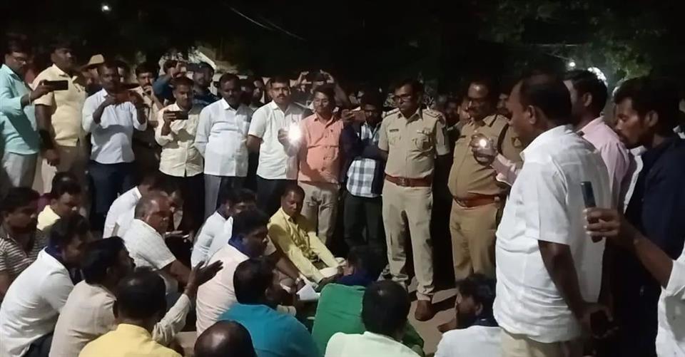 ಕೊಪ್ಪಳ: ಠಾಣೆಗೆ ಬಂದ ದಲಿತ ಮುಖಂಡನಿಗೆ ಅವಮಾನಿಸಿ ಹಲ್ಲೇ. ಕೇವಲ ಒಂದೇ ಗಂಟೆಯಲ್ಲಿ PSI ಅಮಾನತು.