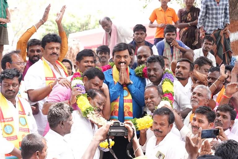 ಜನಾರ್ಧನ ರೆಡ್ಡಿ ಶಾಸಕನಾಗಿ ಇದ್ದರೆಷ್ಟು, ಹೋದರೆಷ್ಟು..? ಗೆದ್ದು ಬಂದ ಎರಡು ವರ್ಷದಲ್ಲಿ ಆತ ಕಿತ್ತು ಗುಡ್ಡೆ ಹಾಕಿದ್ದು ಅಷ್ಟರಲ್ಲೇ ಇದೆ.!