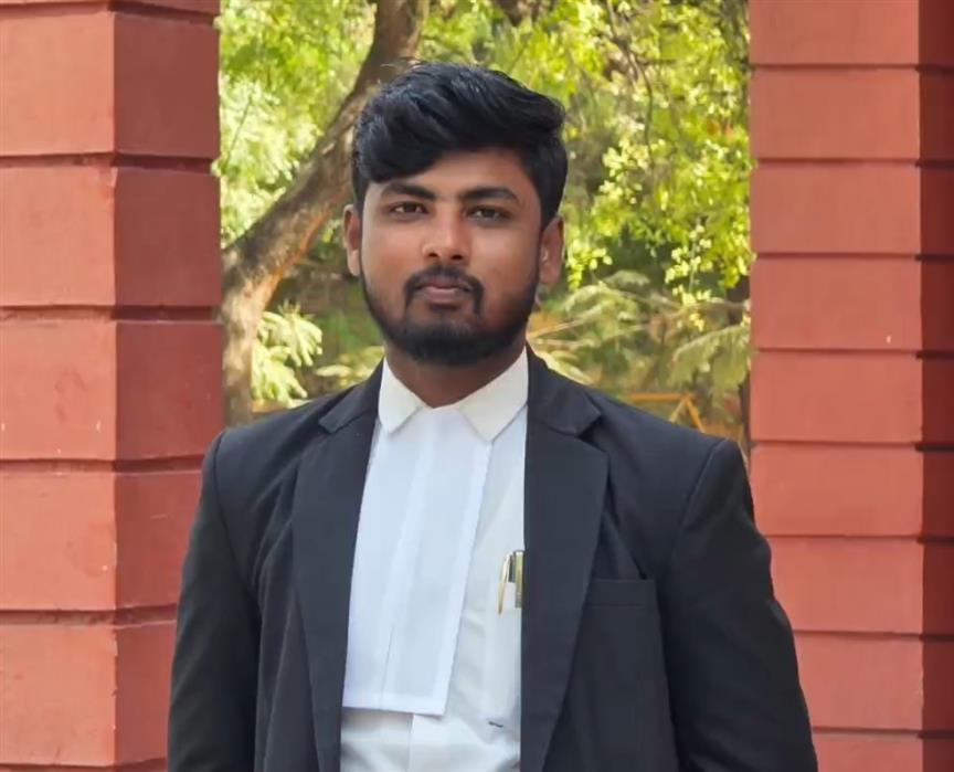 ​ಗಂಗಾವತಿ: ಕೋರ್ಟ್ ಆವರಣದಲ್ಲೇ ಕುಸಿದು ಬಿದ್ದು 26 ವರ್ಷದ ಯುವ ವಕೀಲ ಹೃದಯಾಘಾತದಿಂದ ನಿಧನ!