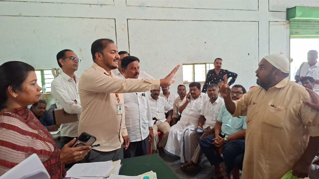 ಪಡಿತರ ಅಕ್ಕಿ ಹರಾಜಿನಲ್ಲಿ ಎಡವಟ್ಟು: ಅಧಿಕಾರಿಗಳ ಗೊಂದಲ, ವಾಗ್ವಾದ – ಹರಾಜು ಪ್ರಕ್ರಿಯೆ ರದ್ದು