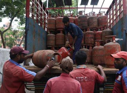 ಗಂಗಾವತಿ: ಸಿಲಿಂಡರ್ ಡಿಪಾಜಿಟ್ ಮೊತ್ತ ಮರಳಿಸದ ಬಾಲಾಜಿ ಗ್ಯಾಸ್ ಕಂಪನಿ.! ಅಕ್ಷರ ದಾಸೋಹ ಹಣ ಗುಳಂ ಮಾಡುವ ಹುನ್ನಾರ ?