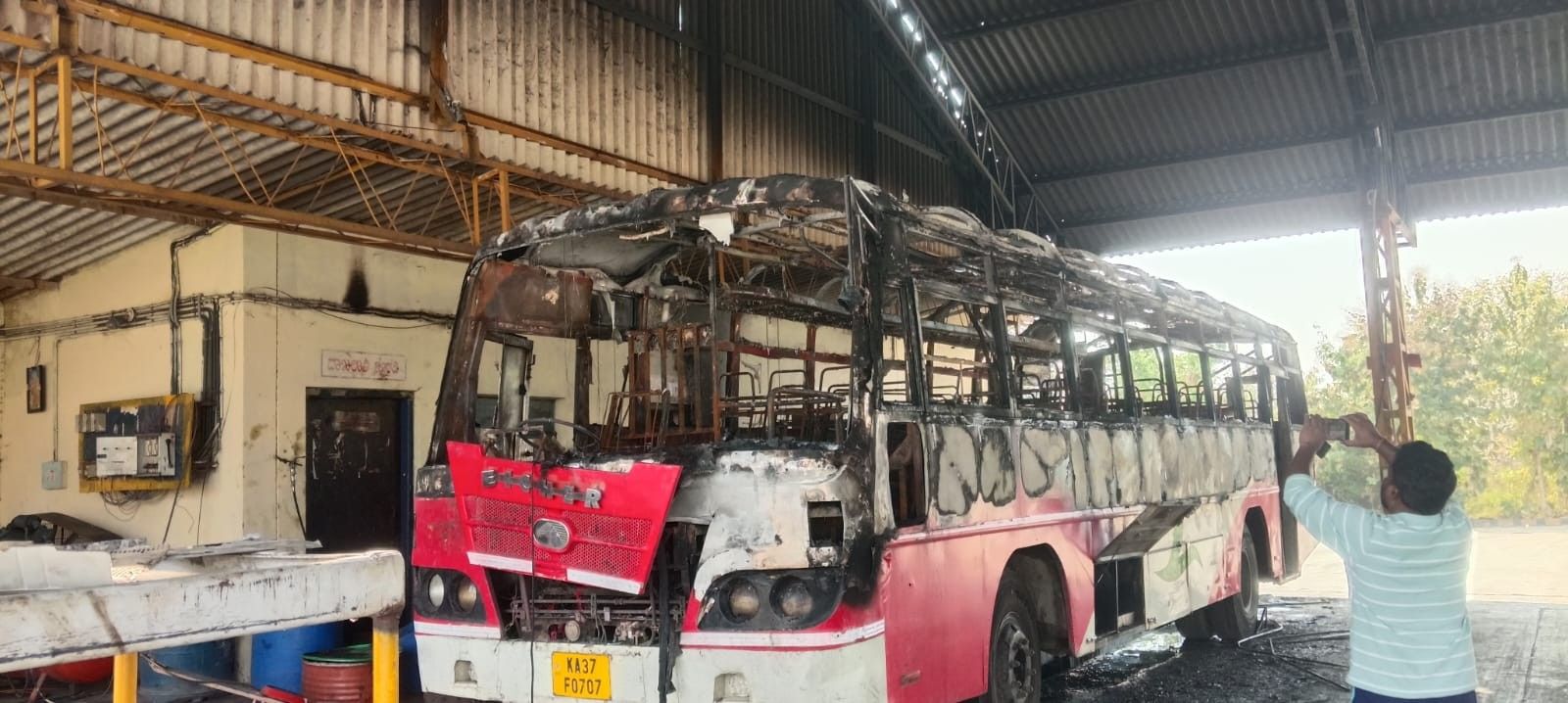 ಆಕಸ್ಮಿಕ ಬೆಂಕಿ,ಸುಟ್ಟು ಕರಕಲಾದ ಸಾರಿಗೆ ಬಸ್